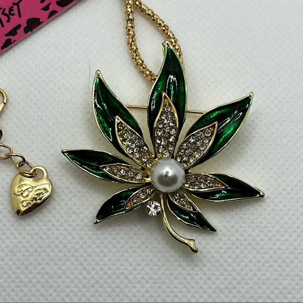 NECKLACE! Betsey Johnson Green Leaf with Pearl Festive and Fun BNWT - Picture 4 of 6
